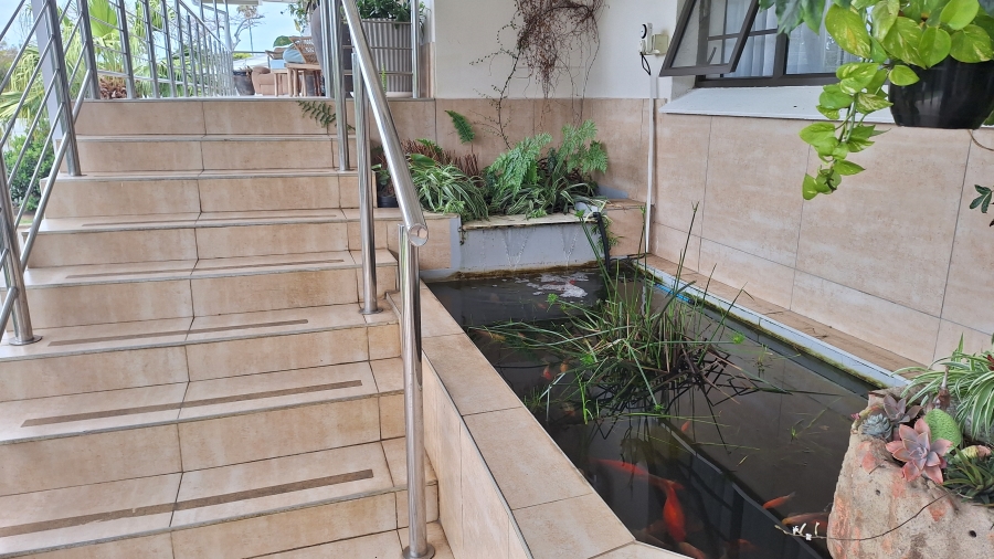 6 Bedroom Property for Sale in Gonubie Eastern Cape